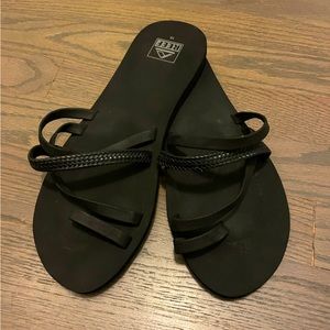 Reef sandals in size 10 in women’s!